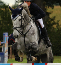 show day candle woman jumping horse in show