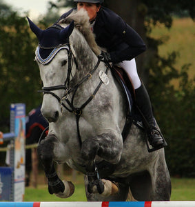 show day candle woman jumping horse in show
